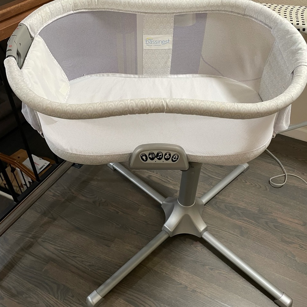 Halo Swivel Sleeper BassiNest